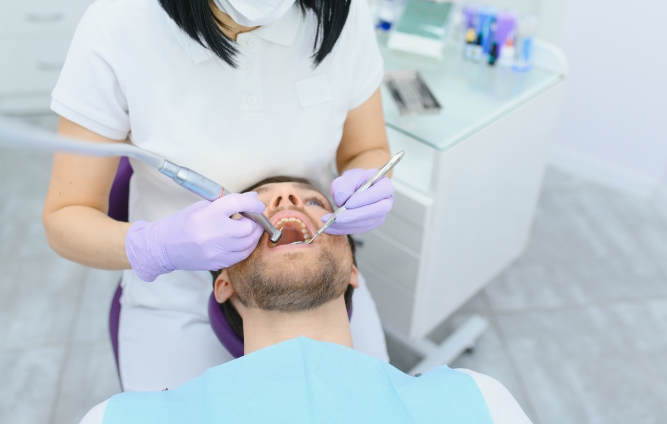 5 Signs You Might Need Professional Teeth Cleaning